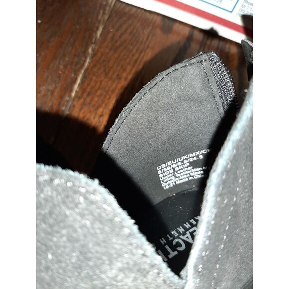 New Size 8 Black Suede Kenneth Cole Reaction Side Skip Booties Shoes - Picture 8 of 8